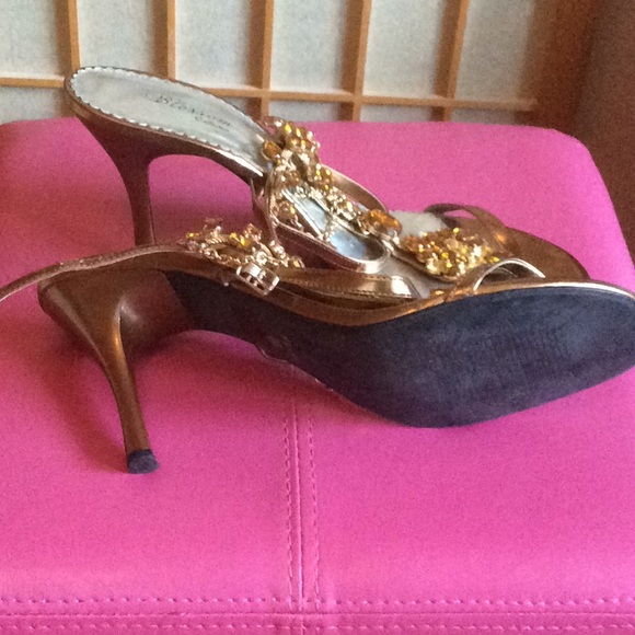Gold sandals - Picture 3 of 3